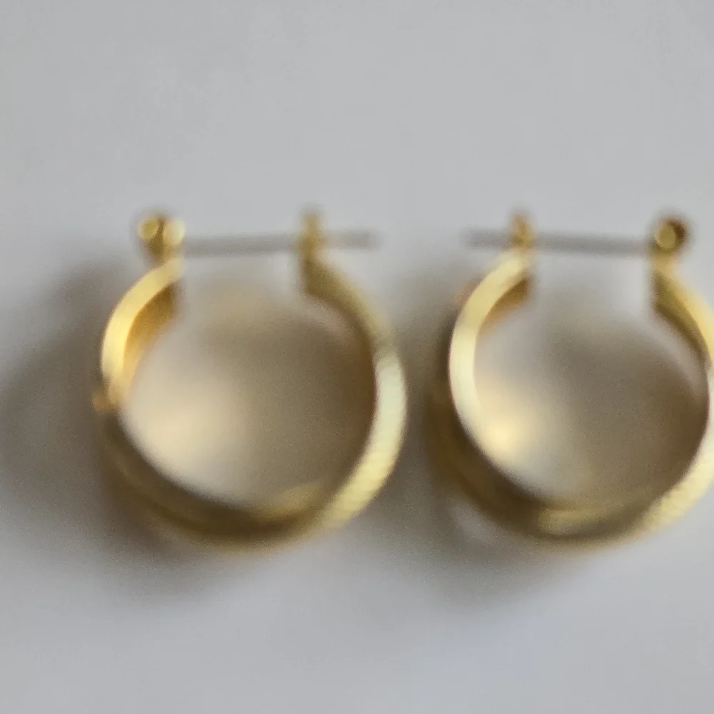 Vintage hoop earrings gold tone criss cross design crisscross hoops classic